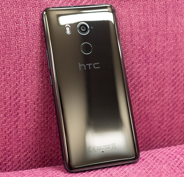   HTC U11+