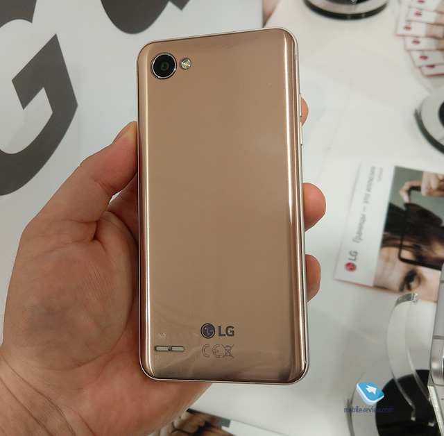 LG Q6α