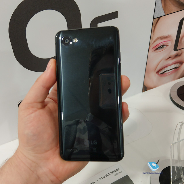 LG Q6α