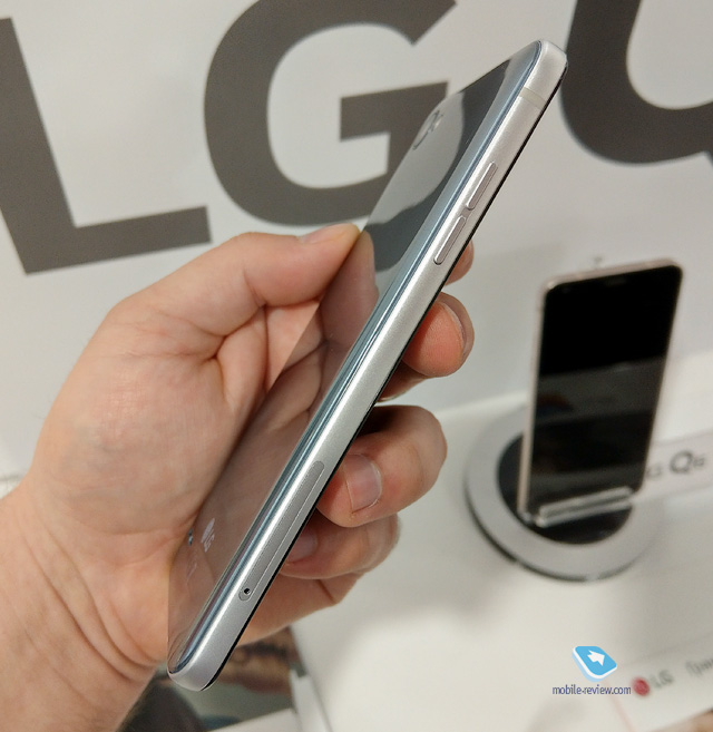 LG Q6α