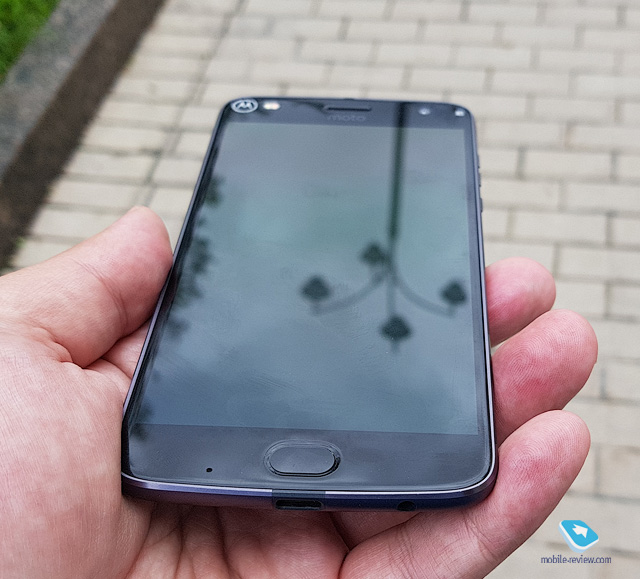 Motorola Z2 Play