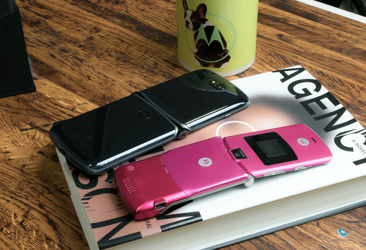   Moto RAZR 5G (2020 , XT2071-3)
