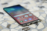    Samsung Galaxy S10e