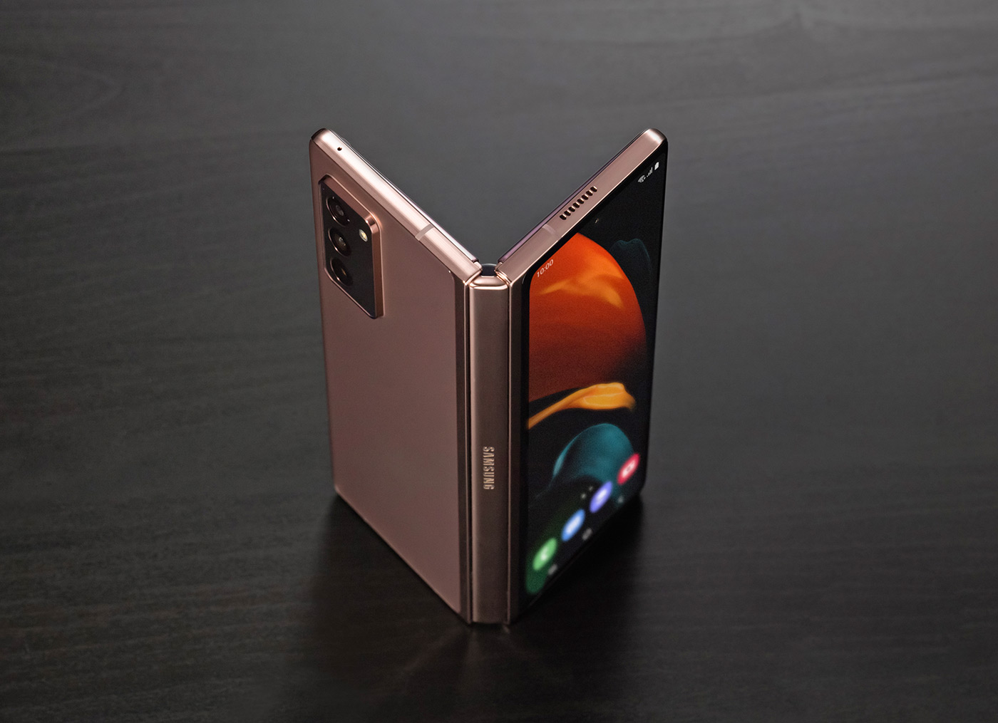 Первый взгляд на Galaxy Z Fold2, уникальные фишки в деталях