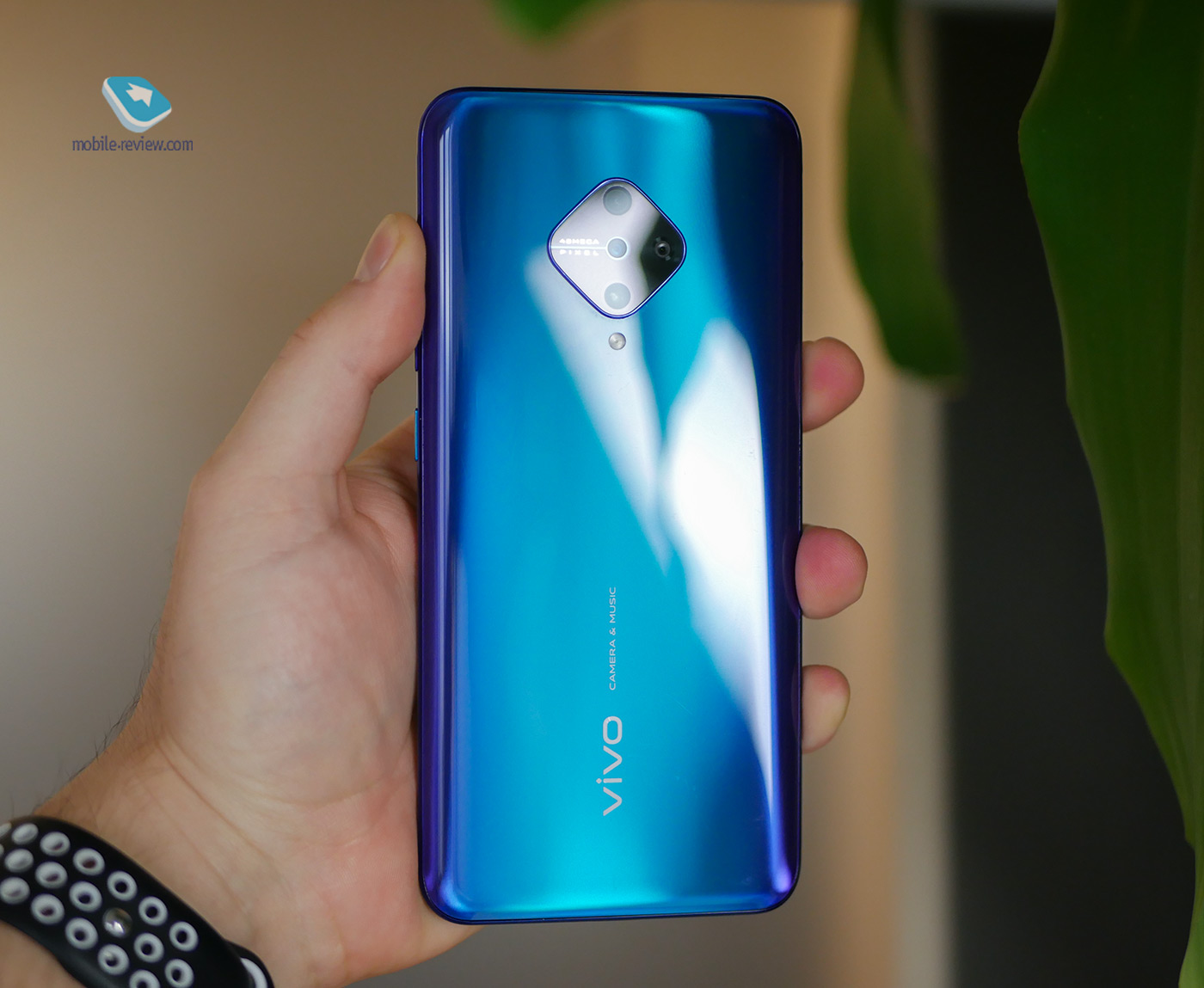   Vivo V17