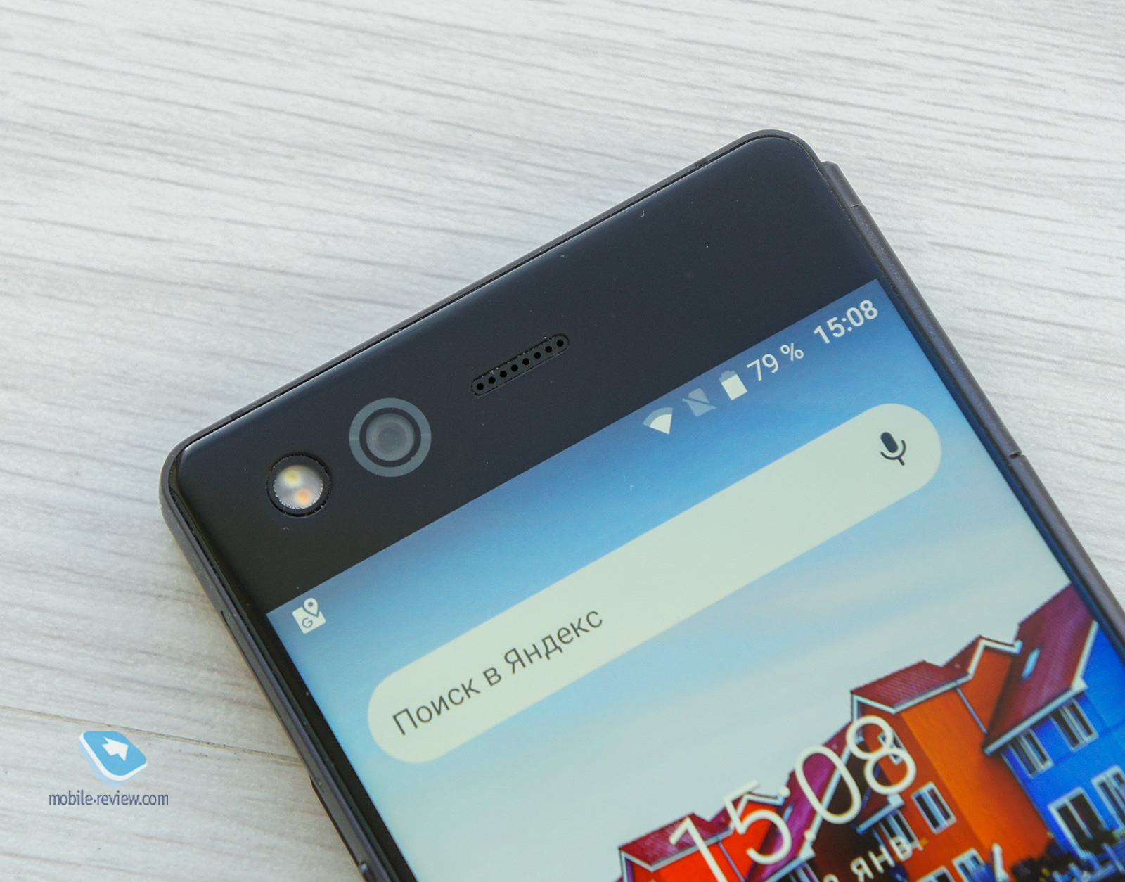 ZTE Axon M