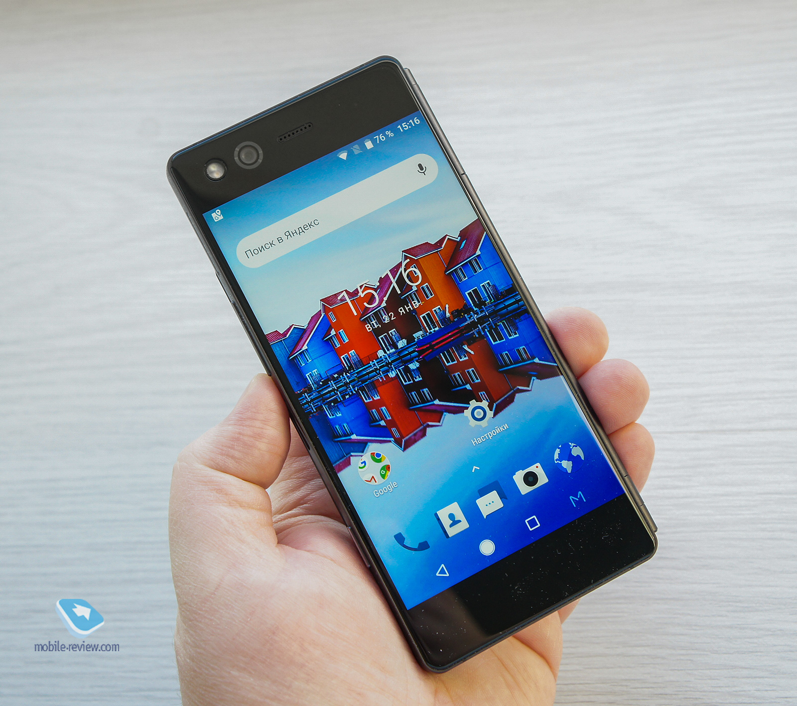 ZTE Axon M